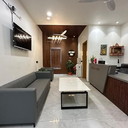 Hotel Sky Way Inn Hisar Экстерьер фото