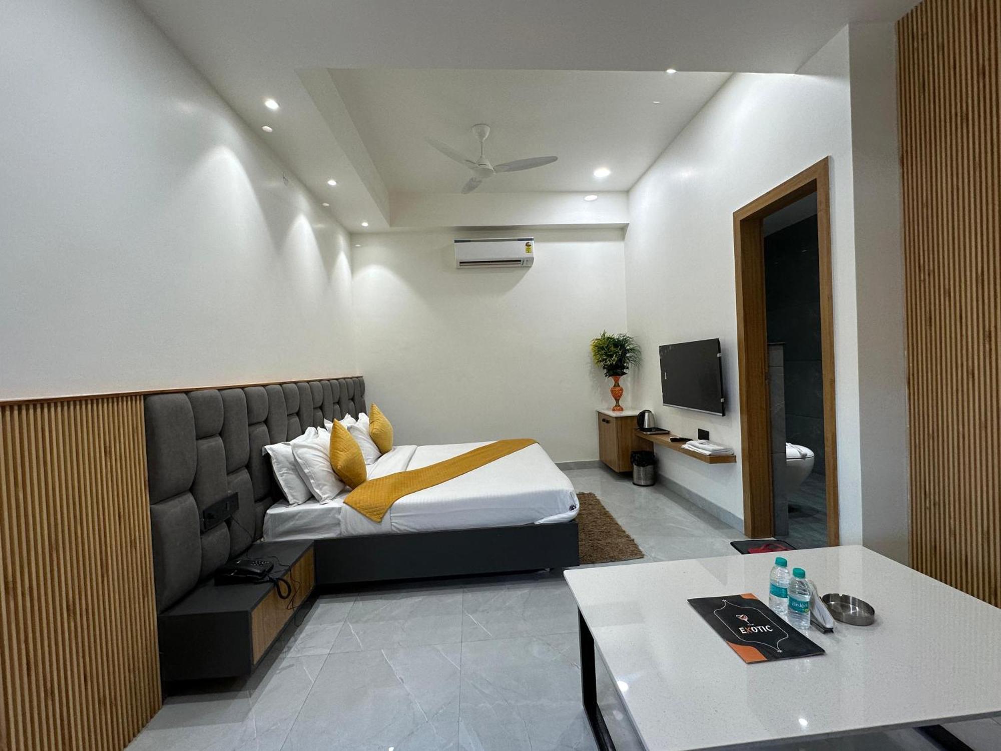 Hotel Sky Way Inn Hisar Экстерьер фото