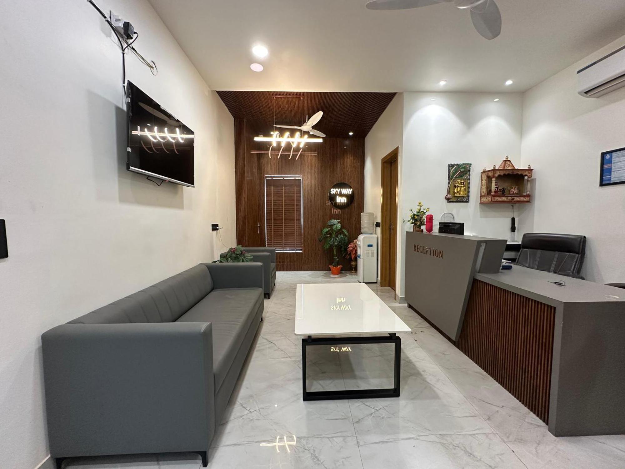 Hotel Sky Way Inn Hisar Экстерьер фото
